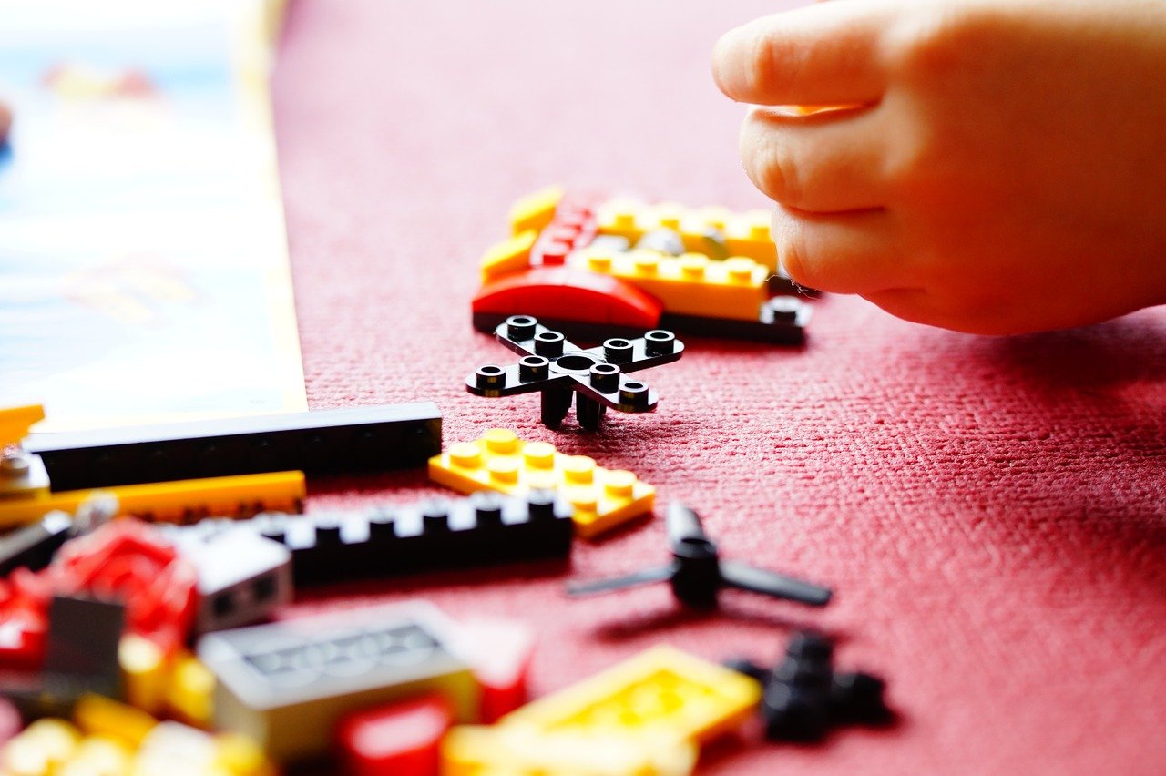 Brincar com legos desenvolve o cérebro!